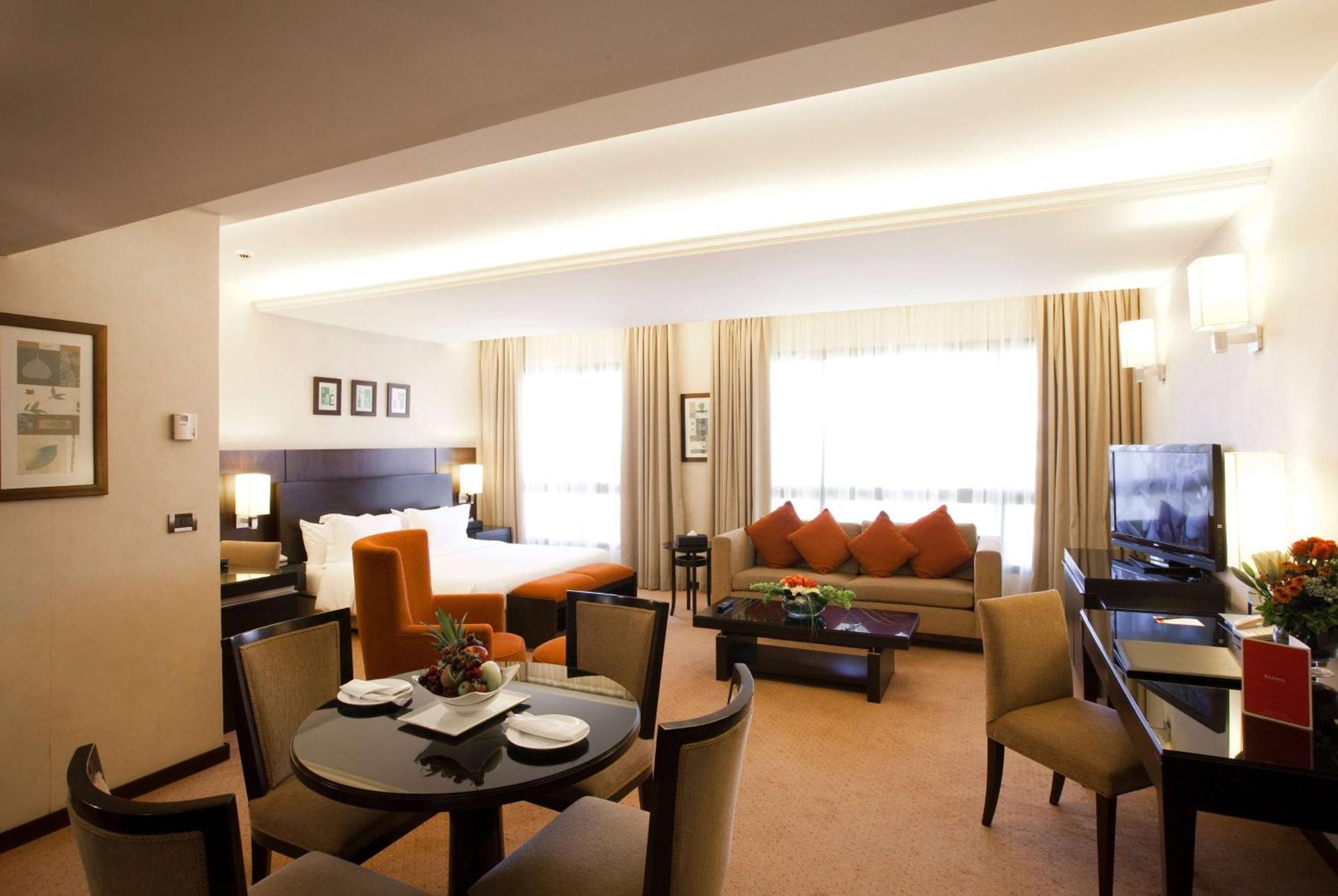 Hotel Ramada Plaza by Wyndham Beirut Raouche Exterior foto